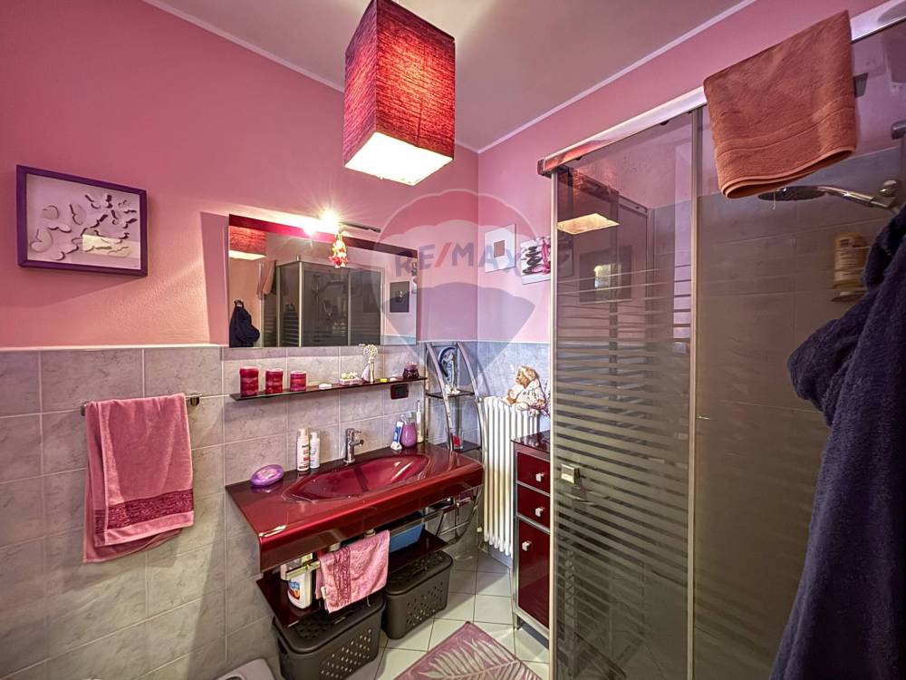casa indipendente in vendita a Besano