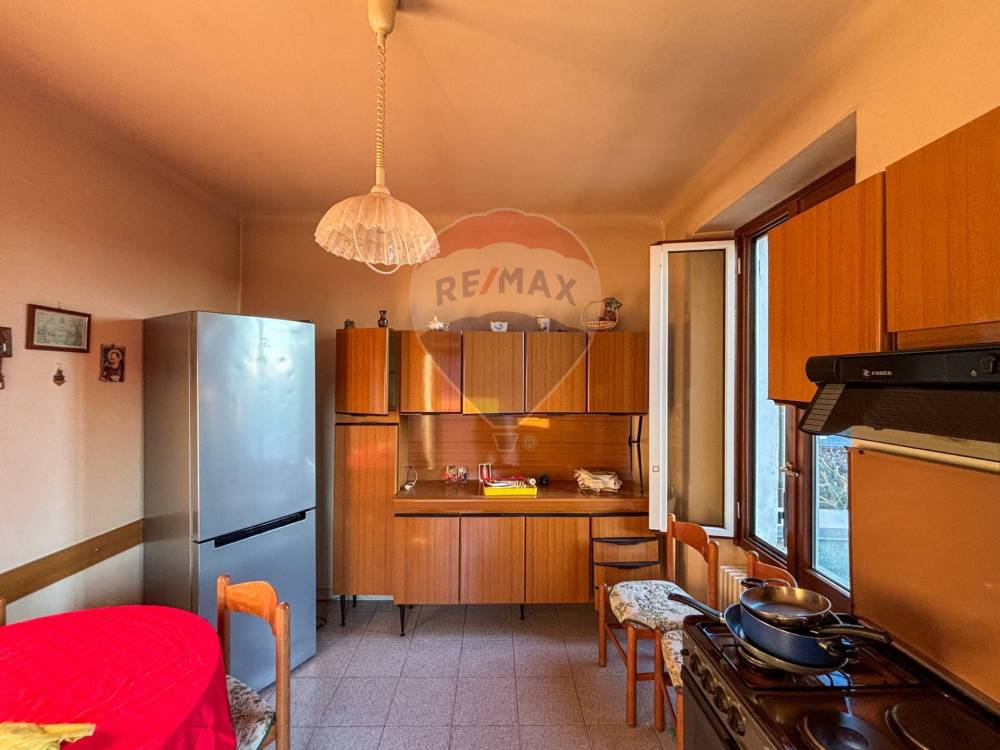 casa indipendente in vendita a Besano