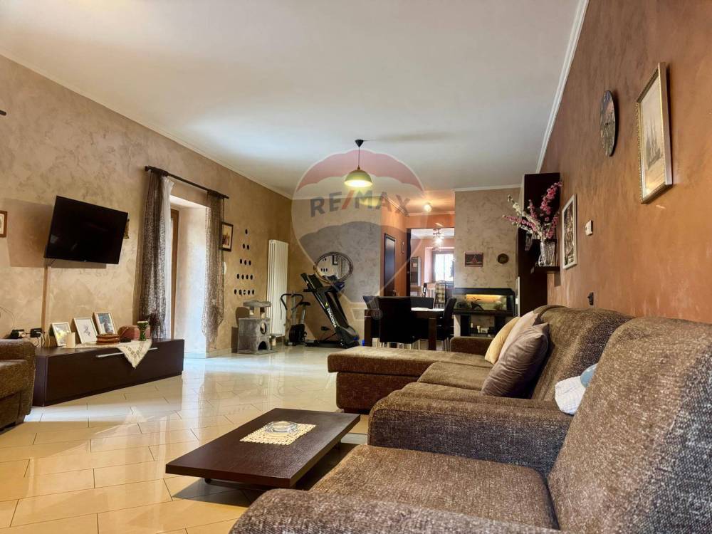 casa indipendente in vendita a Besano