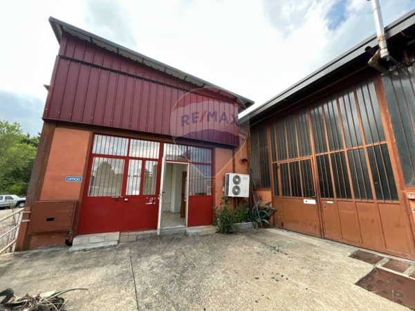 capannone in vendita a Besano