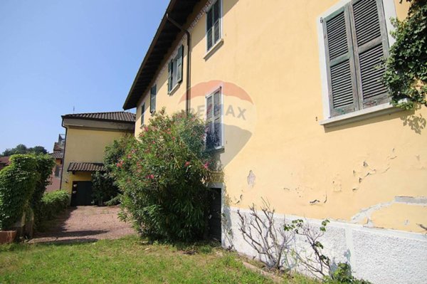 casa indipendente in vendita a Besano
