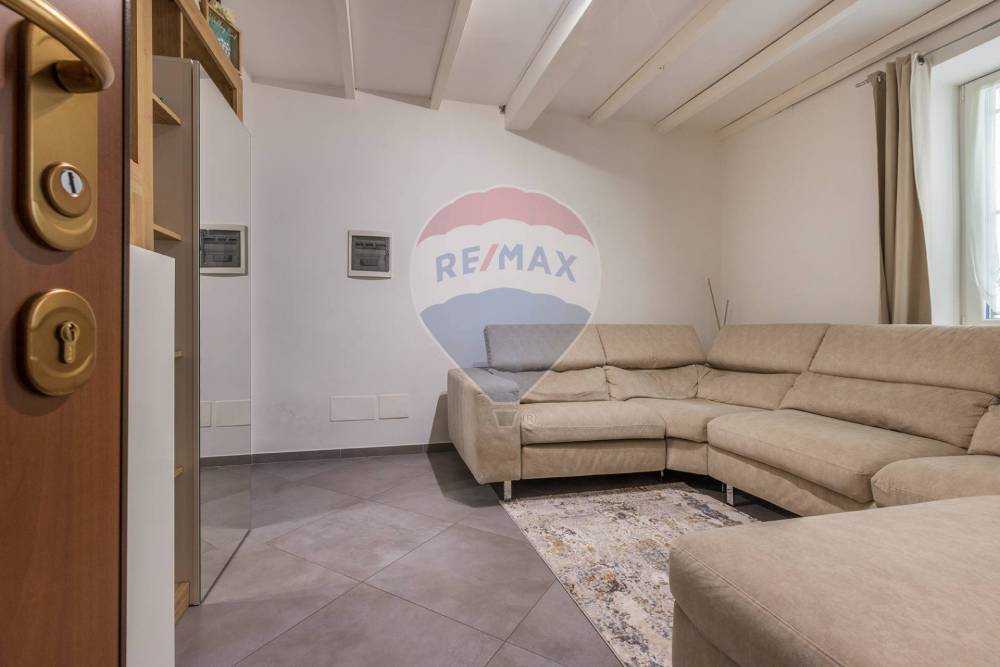 casa indipendente in vendita a Besano