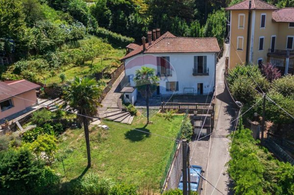 casa indipendente in vendita a Besano