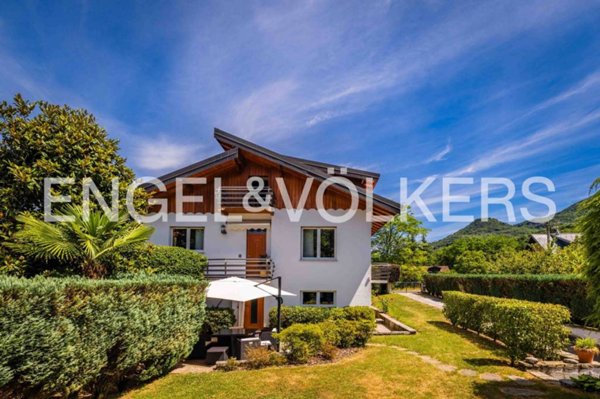 casa indipendente in vendita a Besano