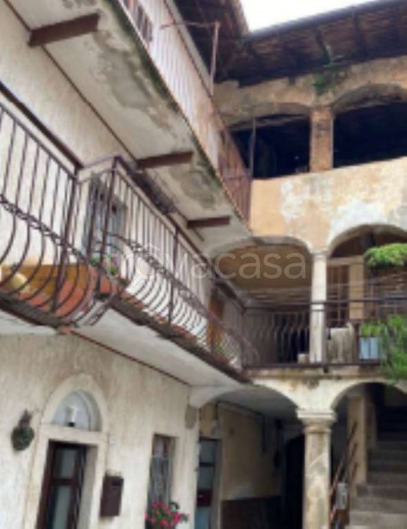 appartamento in vendita a Besano