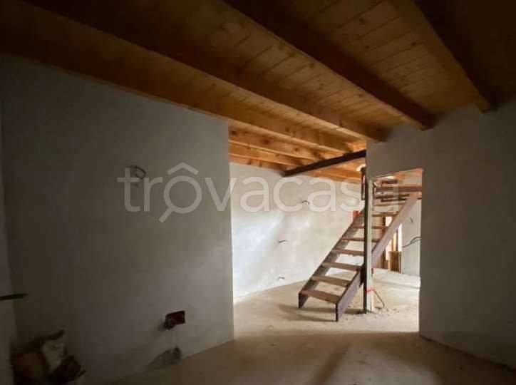 appartamento in vendita a Besano