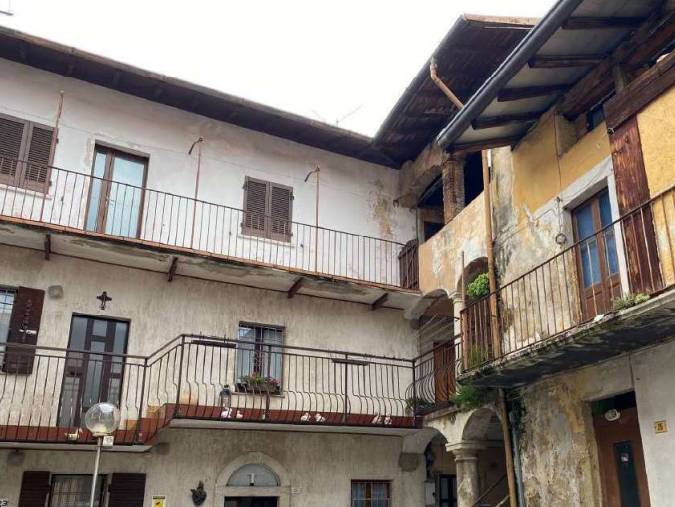 appartamento in vendita a Besano
