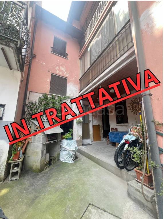 casa indipendente in vendita a Besano