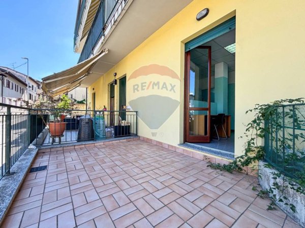 ufficio in vendita a Besano