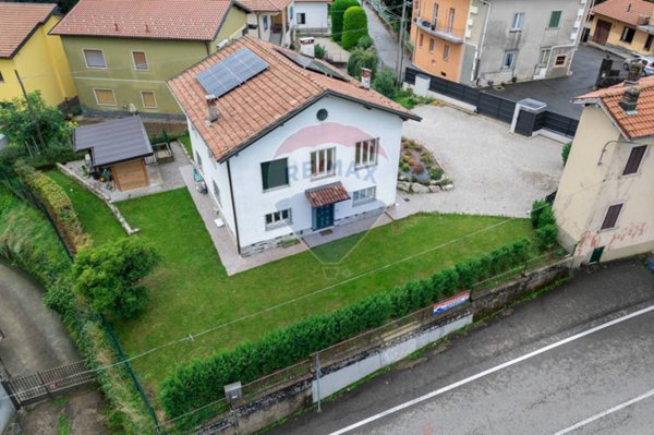 casa indipendente in vendita a Besano