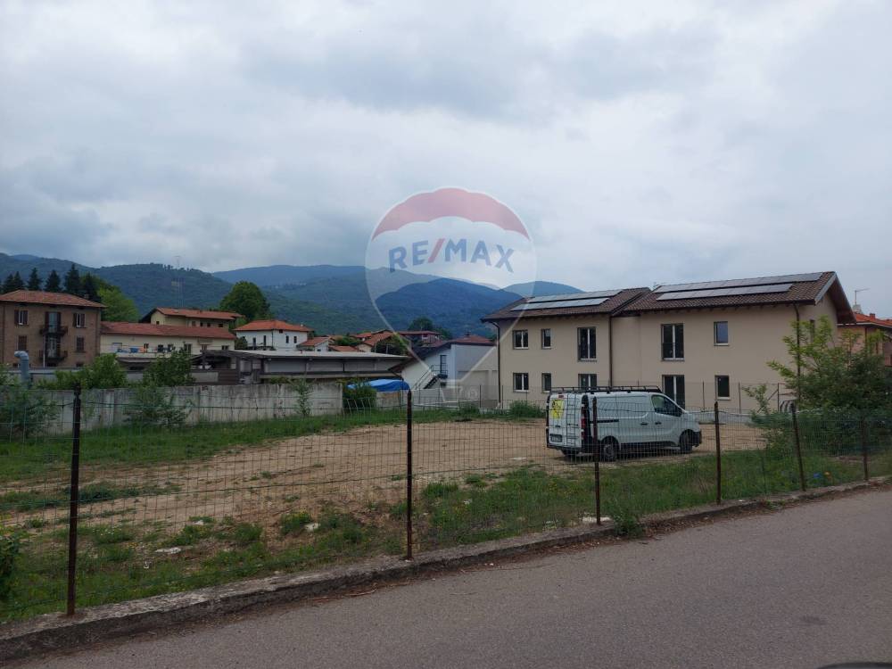 terreno edificabile in vendita a Besano