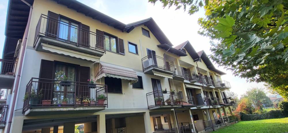 casa indipendente in vendita a Besano