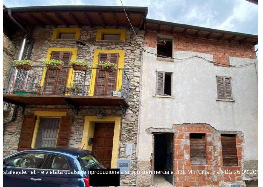 casa indipendente in vendita a Besano