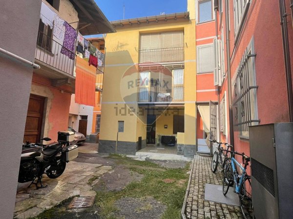 appartamento in vendita a Besano in zona Monte San Martino