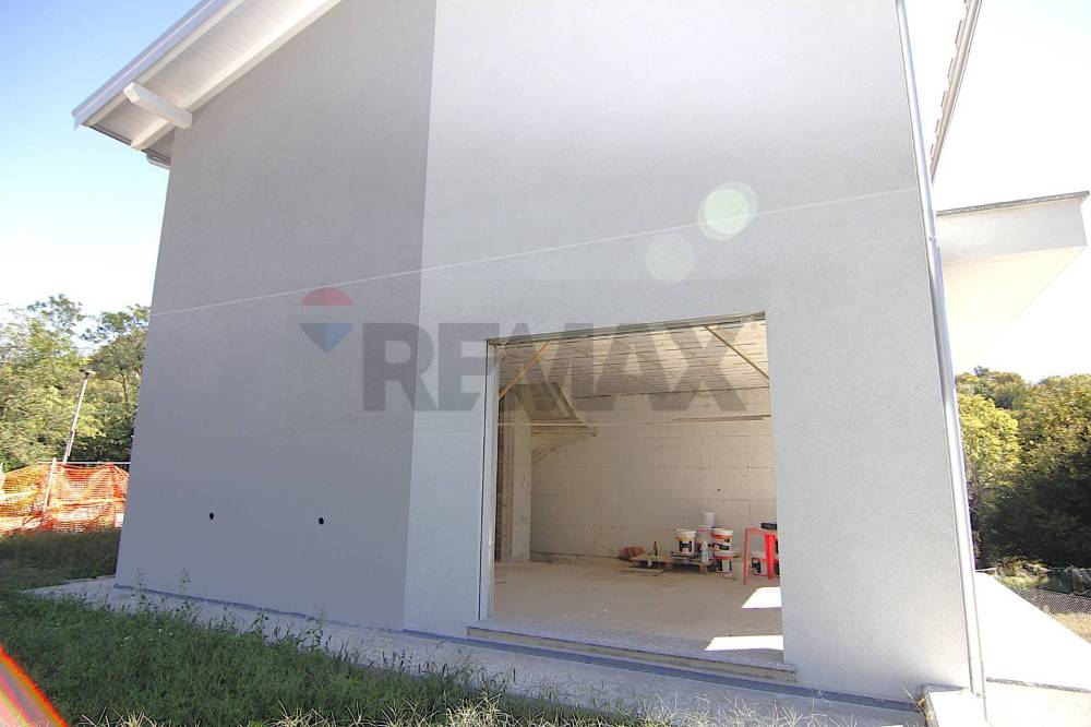 casa indipendente in vendita a Besano