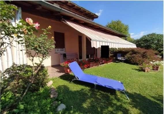 casa indipendente in vendita a Besano