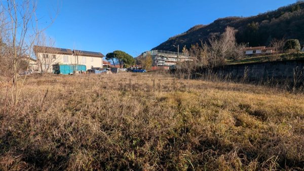 terreno edificabile in vendita a Besano