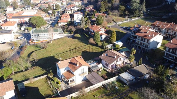 terreno edificabile in vendita a Besano