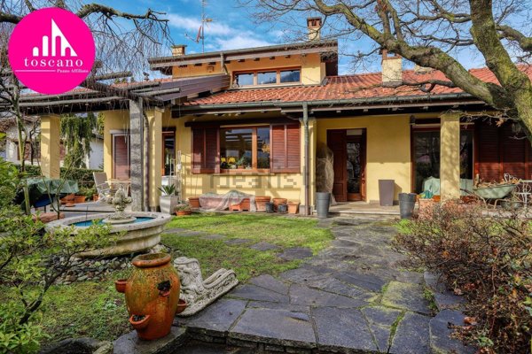 casa indipendente in vendita a Besano