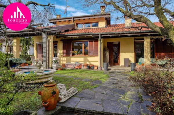 casa indipendente in vendita a Besano