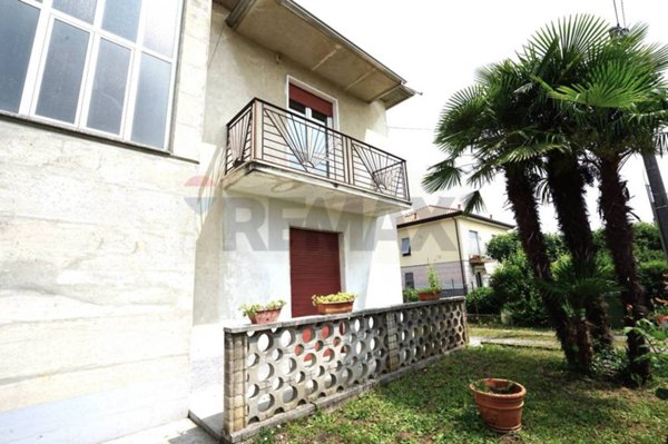 casa indipendente in vendita a Besano