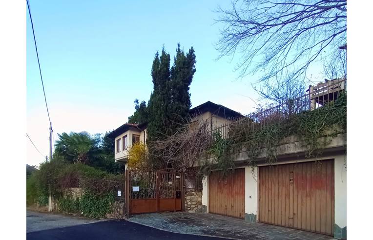 casa indipendente in vendita a Besano