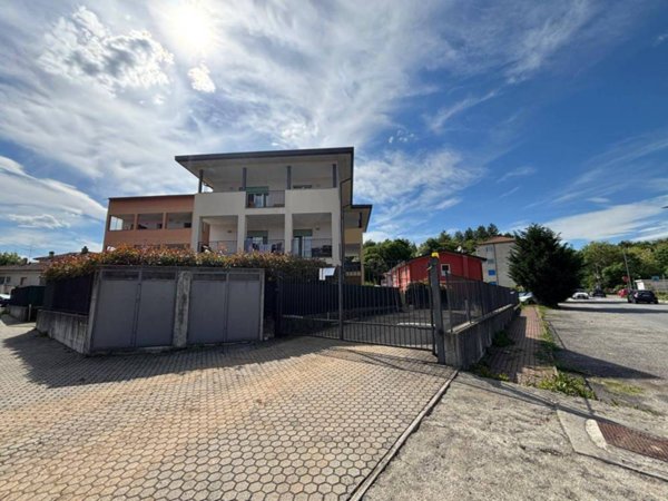 appartamento in vendita a Besano