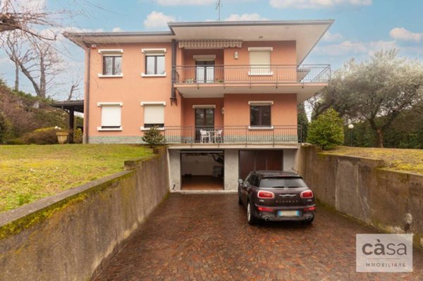 casa indipendente in vendita a Besano