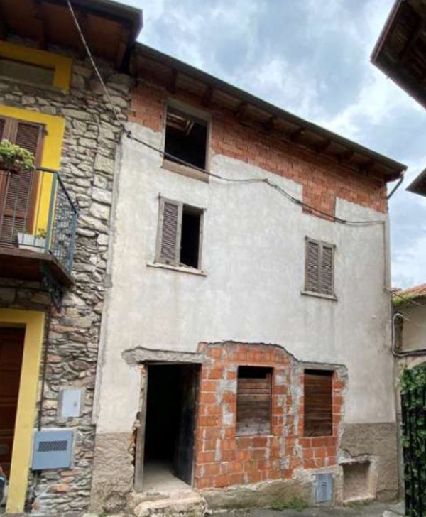 appartamento in vendita a Besano