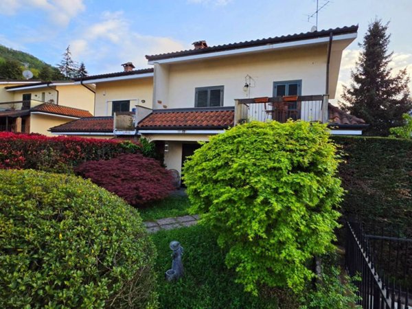 casa indipendente in vendita a Besano