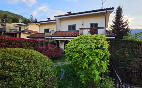 casa indipendente in vendita a Besano