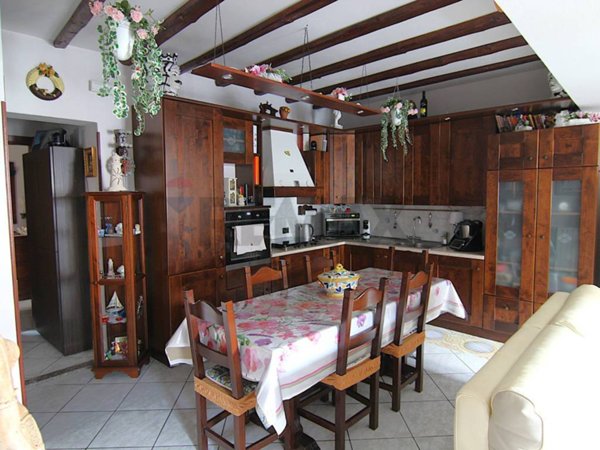 appartamento in vendita a Besano in zona Monte San Martino