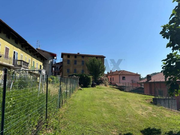 casa indipendente in vendita a Besano