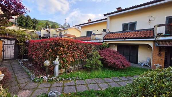 casa indipendente in vendita a Besano