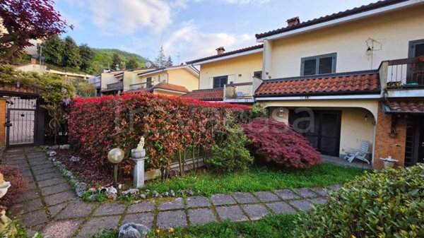 casa indipendente in vendita a Besano