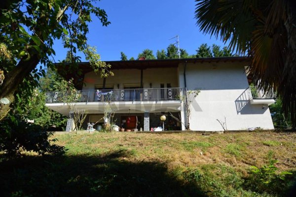 casa indipendente in vendita a Besano