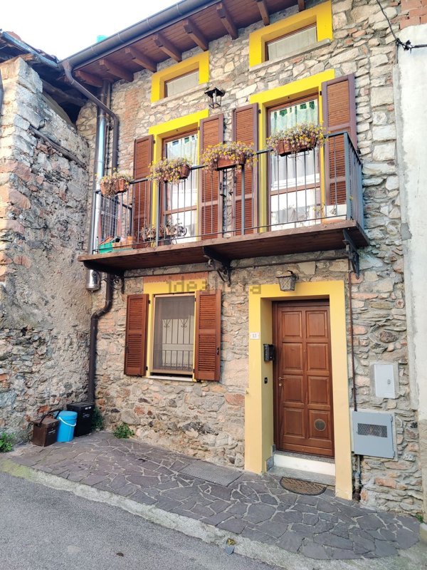 appartamento in vendita a Besano in zona Monte San Martino