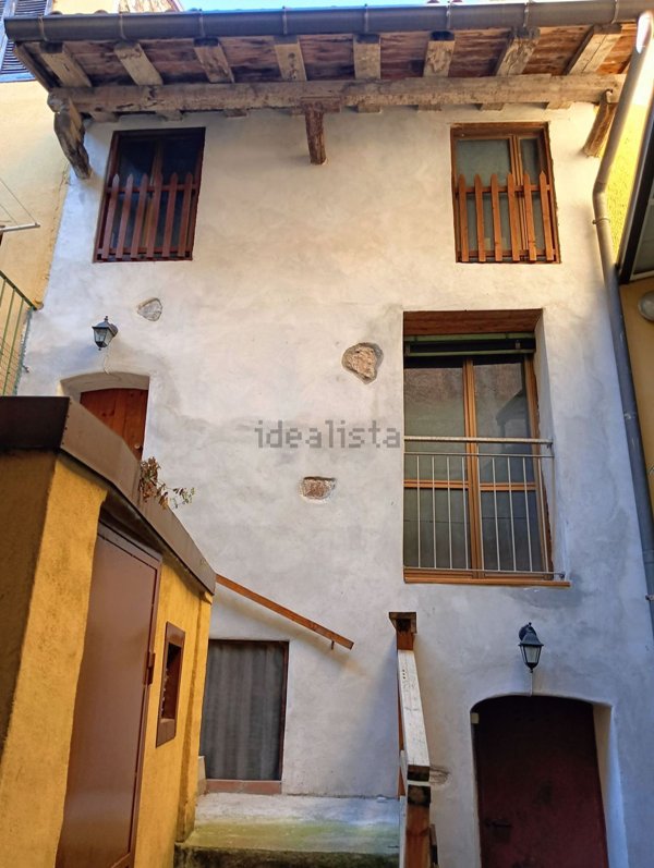 appartamento in vendita a Besano in zona Monte San Martino