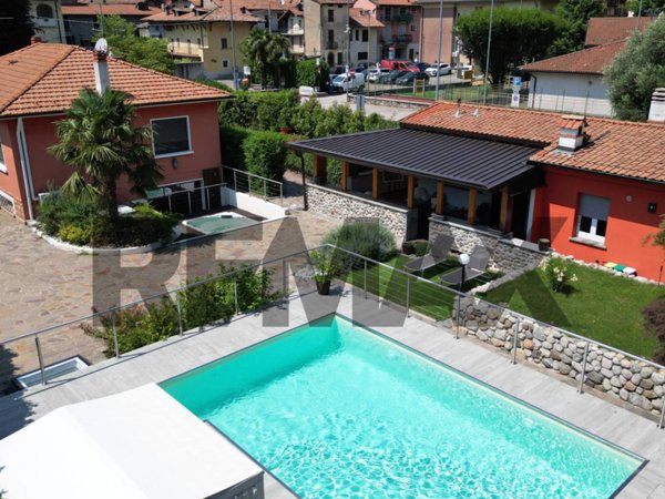 casa indipendente in vendita a Besano in zona Monte San Martino