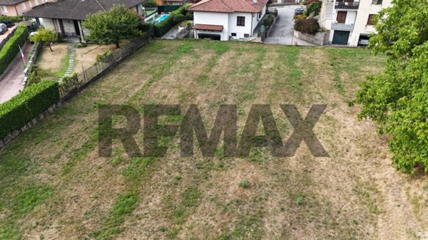 terreno edificabile in vendita a Besano
