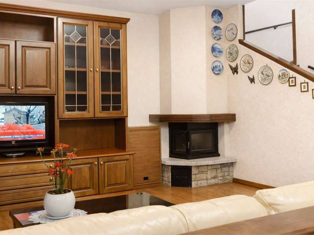 casa indipendente in vendita a Besano in zona Monte San Martino