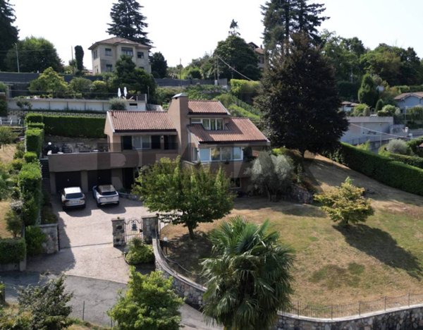 casa indipendente in vendita a Besano
