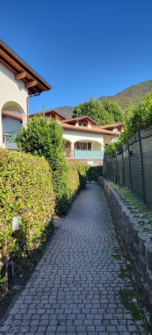 appartamento in vendita a Besano in zona Monte San Martino