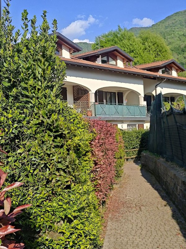 appartamento in vendita a Besano in zona Monte San Martino