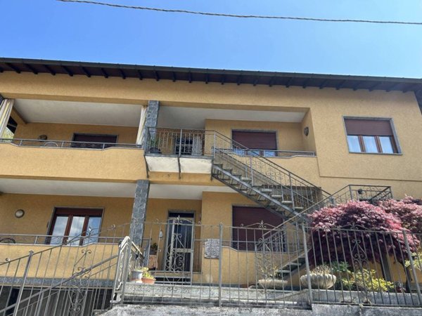 casa indipendente in vendita a Besano in zona Monte San Martino