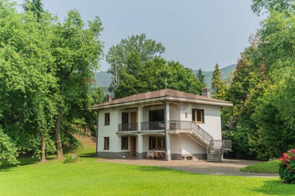 casa indipendente in vendita a Besano