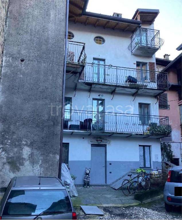 appartamento in vendita a Besano in zona Monte San Martino