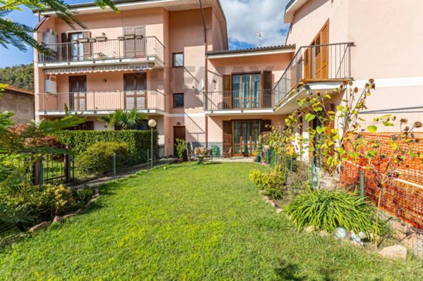 casa indipendente in vendita a Besano