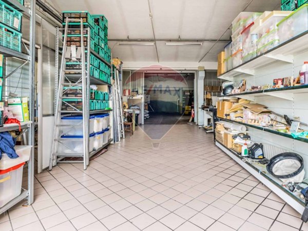 negozio in vendita a Besnate
