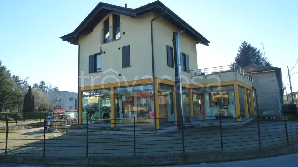 negozio in vendita a Besnate